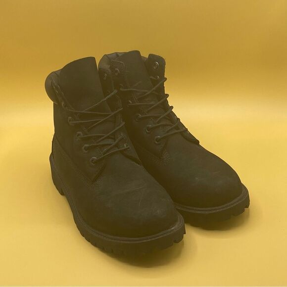 Timberland Black Boots with Ankle Support and Lace-Up Design - Picture 4 of 4